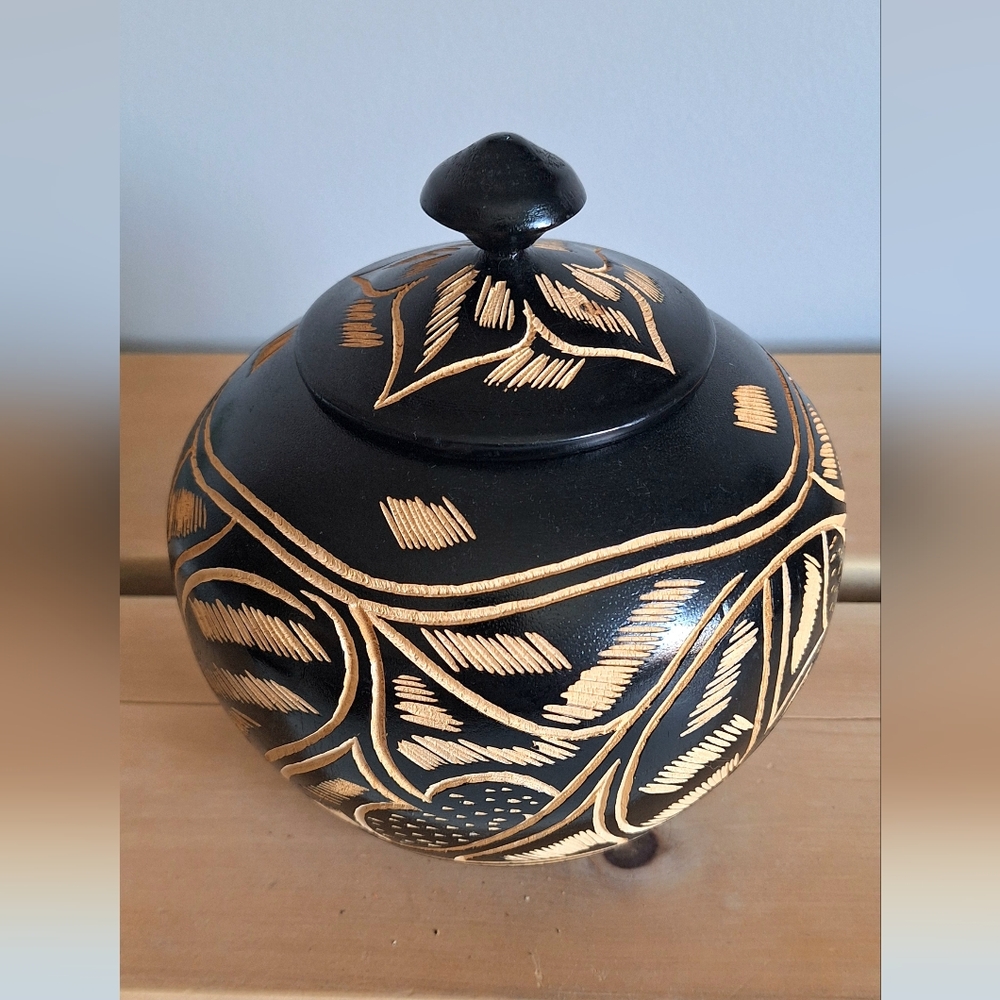 Jar with carved wooden lid - Picture 7 of 7